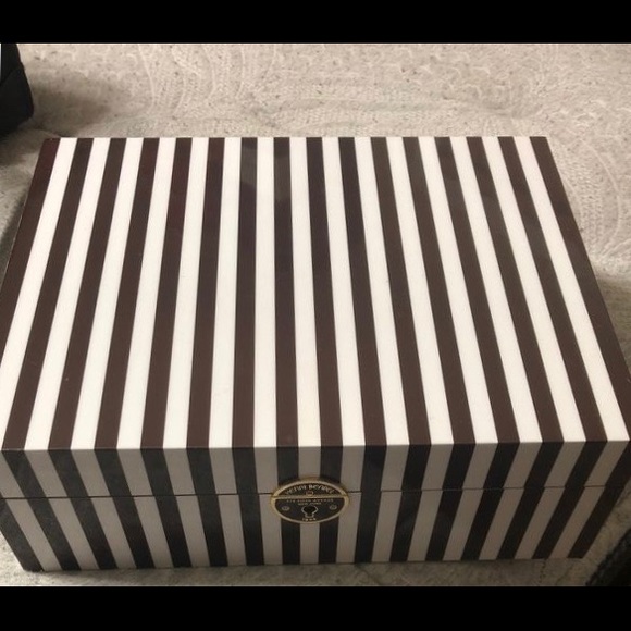 henri bendel Jewelry - Henri bendel large centennial jewelry box